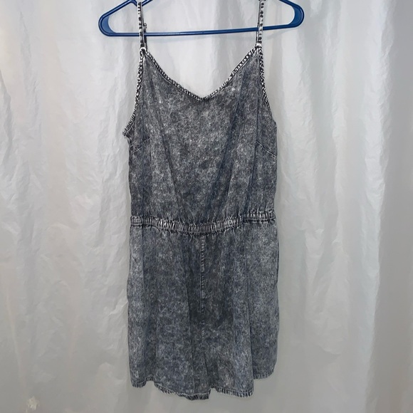 1x Plus Size Gray Acid Wash Romper Forever 21 + Plus - Picture 5 of 13